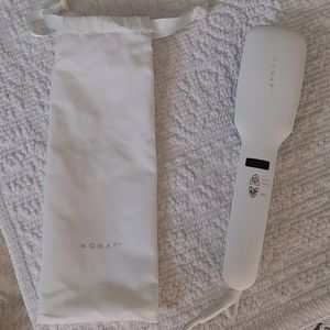 Monat straightening brush